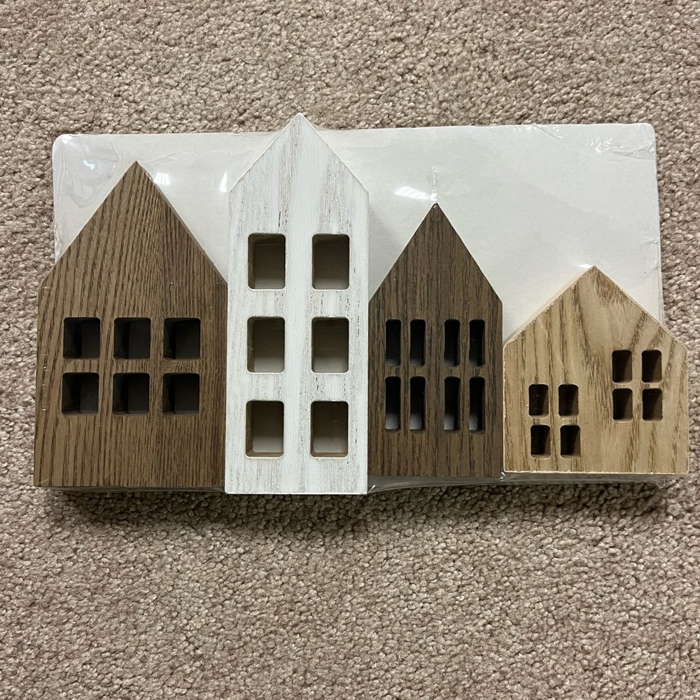 Target bullseye playground - 4pc wooden houses NEW